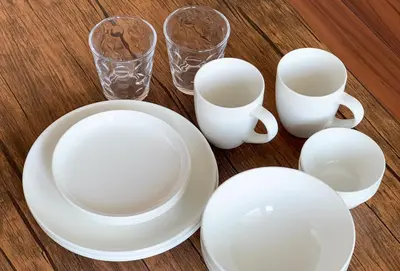 a group of white plates and cups on a table at \u30ec\u30b8\u30c7\u30f3\u30b7\u30e3\u30eb\u30b9\u30c6\u30fc\u30b81107 in Tokyo