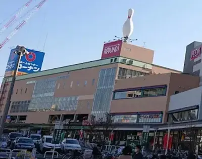 a building with a crane on top of it at \u99c5\u5f92\u6b6910\u5206\u30c7\u30a3\u30ba\u30cb\u30fc25\u5206\u30b9\u30ab\u30a4\u30c4\u30ea\u30fc\u6d45\u834930\u5206\u8cb8\u5207\u4e00\u68df\u6700\u59275\u540d\u5927\u578b\u30b7\u30e7\u30c3\u30d4\u30f3\u30b0\u30e2\u30fc\u30eb1\u5206 in Tokyo
