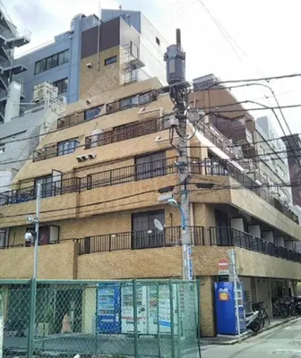 a building with a fence in front of it at Shinjuku Center \u65b0\u5bbf\u4e2d\u5fc3#Shinjuku kabukicho#3 min walk from subway##\u9ad8\u901f\u65e0\u9650\u5236\u7f51\u8def#\u65b0\u88c5\u4fee\u9ad8\u7ea7\u516c\u5bd3#\u5927\u697c\u4e00\u5c42\u5165\u53e3\u81ea\u52a8\u9501\u95e8Newly renovated#404 in Tokyo