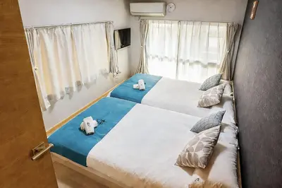 a bedroom with two beds with stuffed animals on them at \u685c\u306e\u5ddd \u6b65\u884c2\u5206 \u99d2\u8fbc\u7ad9 \u5c71\u624b\u7ebf \u5357\u5317\u7ebf 2-4\u4eba \u65e5\u5f0f\u516c\u5bd3\u4e282-Min Walk to Komagome Station Yamanote Line Namboku Line 2-4 Guests Japanese Home in Tokyo