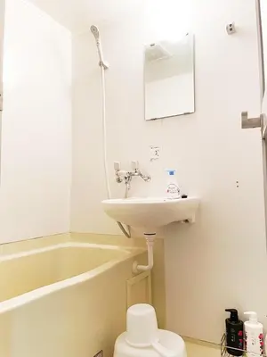 a bathroom with a sink and a tub and a toilet at 1Transfer at Shibuya 5min Walk from Shin-Koiwa Stn Direct Narita Easy Access Disney CVS 30s \u6e0b\u8c37\u4e57\u63db1\u56de\u99c5 \u5f92\u6b695\u5206 \u30b3\u30f3\u30d3\u30cb\u5f92\u6b6930\u79d2 \u6210\u7530\u7a7a\u6e2f\u307e\u3067\u76f4\u901a \u30c7\u30a3\u30ba\u30cb\u30fc\u30ea\u30be\u30fc\u30c8\u307e\u3067\u30a2\u30af\u30bb\u30b9\u629c\u7fa4 in Tokyo