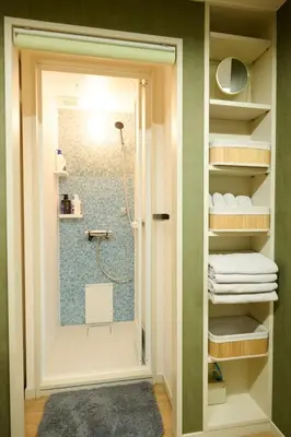 a bathroom with a shower and a walk in closet at 1min to Station 25min Disney Resort Direct Narita 1Transfer Shibuya CVS 30s Girls Trip Family Stay \u99c5\u5f92\u6b691\u5206 \u30c7\u30a3\u30ba\u30cb\u30fc\u30ea\u30be\u30fc\u30c825\u5206 \u6210\u7530\u7a7a\u6e2f\u76f4\u901a \u6e0b\u8c371\u56de\u4e57\u63db \u30b3\u30f3\u30d3\u30cb30\u79d2 \u5973\u5b50\u65c5 \u5bb6\u65cf\u65c5\u884c in Tokyo