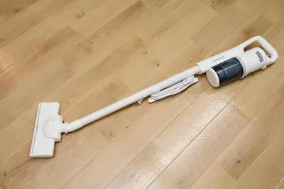 a hair dryer is laying on a wooden floor at 1min to Station 25min Disney Resort Direct Narita 1Transfer Shibuya CVS 30s Girls Trip Family Stay \u99c5\u5f92\u6b691\u5206 \u30c7\u30a3\u30ba\u30cb\u30fc\u30ea\u30be\u30fc\u30c825\u5206 \u6210\u7530\u7a7a\u6e2f\u76f4\u901a \u6e0b\u8c371\u56de\u4e57\u63db \u30b3\u30f3\u30d3\u30cb30\u79d2 \u5973\u5b50\u65c5 \u5bb6\u65cf\u65c5\u884c in Tokyo
