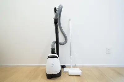 a vacuum cleaner sitting on the floor in a room at monthly PRIME asakusa in Tokyo
