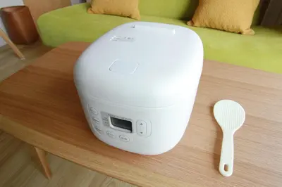 a white router sitting on a table next to a spoon at \u62b9\u8336\u5eb5\u4e09\u8336\u6771\u4eac Matcha-An Sancha Tokyo #202 in Tokyo
