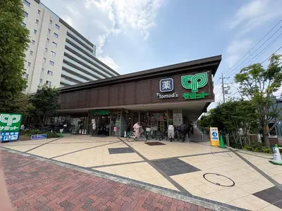 a store front of a shopping center in a city at \u5730\u4e0b\u9244\u99c5\u5f92\u6b695\u5206 \u30c7\u30a3\u30ba\u30cb\u30fcDisney\u30d0\u30b9 \u7fbd\u7530\u7a7a\u6e2f \u30ea\u30e0\u30b8\u30f3\u30d0\u30b9 \u7bc9\u6d45 \u6c34\u5727\u826f JAPAN STAY Pearl in Tokyo