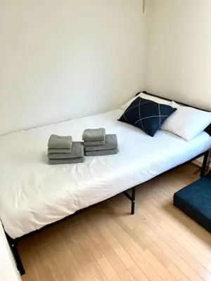 a white bed with towels on it in a room at Gracious Higashishinjuku - Vacation STAY 35567v in Tokyo
