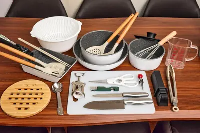 a wooden table with some utensils on it at \u3068\u307e\u308a\u30fc\u3068Stay \u5e61\u30f6\u8c37 \u6e0b\u8c37\u533a Tomareat Stay Hatagaya Shibuya City in Tokyo