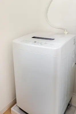 a white washer and dryer in a room at Jtr\u5927\u548c\u753a1\u4e01\u76ee\u6238\u5efa in Tokyo