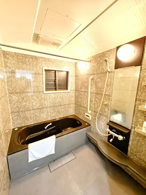 a bathroom with a tub and a sink at Nippori mansion#Arakawa-ku in Tokyo