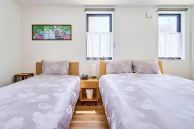 two beds sitting next to each other in a bedroom at EK Stay Tenku-no-ki \u5929\u7a7a\u306e\u6a39 Asakusa SkyTree Area 4BR Chic House Near Station in Tokyo