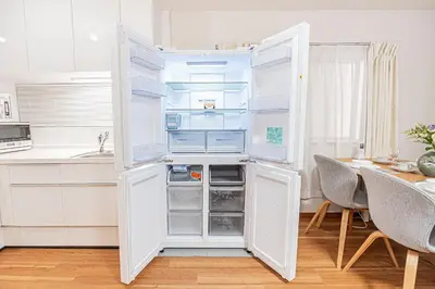 a refrigerator with its doors open in a kitchen at \u8cb8\u5207\u4e00\u8ed2\u5bb6 5ldk \u4eac\u6210\u66f3\u821f\u99c5\u304b\u3089\u5f92\u6b6910\u5206 \u6700\u592710\u540d \u5bb6\u65cf \u30b0\u30eb\u30fc\u30d7\u65c5\u884c\u306b\u6700\u9069 100\u5e73 in Tokyo