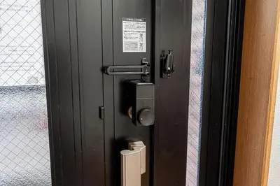 a door with a roll of toilet paper on it at \u8cb8\u5207\u4e00\u8ed2\u5bb6 5ldk \u4eac\u6210\u66f3\u821f\u99c5\u304b\u3089\u5f92\u6b6910\u5206 \u6700\u592710\u540d \u5bb6\u65cf \u30b0\u30eb\u30fc\u30d7\u65c5\u884c\u306b\u6700\u9069 100\u5e73 in Tokyo