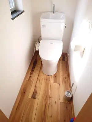 a bathroom with a toilet and a wooden floor at Uenton Hotel in Higashi-Mukojima 2F in Tokyo