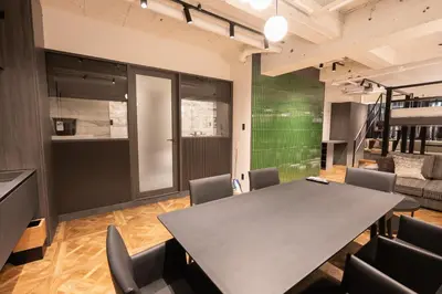 a meeting room with a table and chairs at Villa Customa \u30f4\u30a3\u30e9\u30ab\u30b9\u30bf\u30de in Tokyo