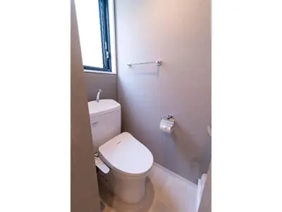 a bathroom with a toilet and a window at VOERE KAMEIDO - Vacation STAY 48878v in Tokyo