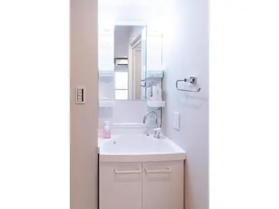 a bathroom with a sink and a mirror at VOERE KAMEIDO - Vacation STAY 48867v in Tokyo