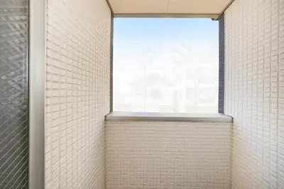 a shower with a large window in a bathroom at 9-min walk to Ikebukuro Station, 1-min walk to Kanamecho Station Max 8 guests 70 sqm Free parking Direct access to Shinjuku, Shibuya, Ueno in Tokyo