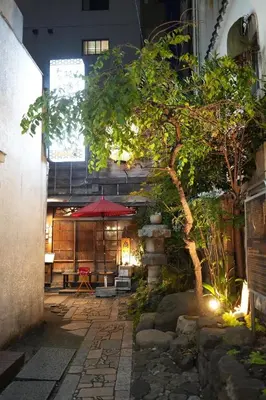 a courtyard with a table and a tree in a building at Tokyo Tower Area 301 Tamachi & Mita Walk Balcony Stay in Tokyo