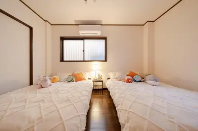 two beds are lined up in a room at Tokyo Skytree view Oshiage Sta 3 min by car 6bed in Tokyo