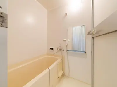 a bathroom with a bath tub and a mirror at Ikebukuro-Otsuka-10min ShinOtsuka Sta-For families and groups-Switch-net-Mobile Wi-Fi in Tokyo