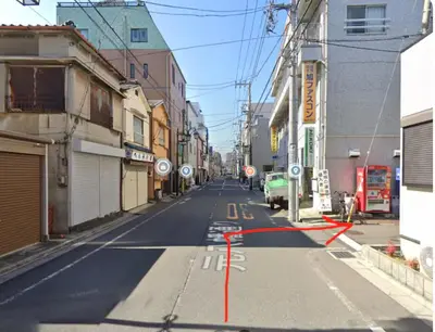 an empty street with a red line on the road at \u30e2\u30ea\u30a2\u30d1\u30fc\u30c8\u30e1\u30f3\u30c8 203 in Tokyo