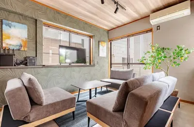 a waiting room with two chairs and a tv at \u6771\u5dba\u753a47 in Tokyo