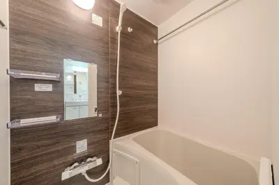 a bathroom with a tub and a toilet and a mirror at \u30d1\u30fc\u30af\u30b7\u30fc\u30c9\u65b9\u5357\u753a in Tokyo