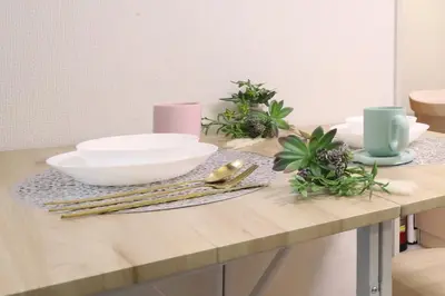a table with plates and bowls on top of it at \u5800\u52074\u4e01\u76ee\u6238\u5efa in Tokyo