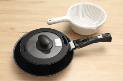 a mortar and pestle with a hat on a table at \u5800\u52074\u4e01\u76ee\u6238\u5efa in Tokyo