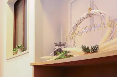 a shelf with flowers and a welcome sign on it at \u5800\u52074\u4e01\u76ee\u6238\u5efa in Tokyo