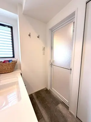 a bathroom with a door and a window at 東京最上階の豪邸ステイ 最上階270度ビュー&スカイツリーを望む 最大8名貸切 上野浅草秋葉原近く 無料WiFi アルカディア北千住 in Tokyo
