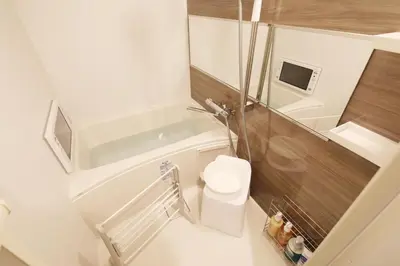 a small bathroom with a toilet and a shower at Heureux\u690e\u540d\u753a202 in Tokyo