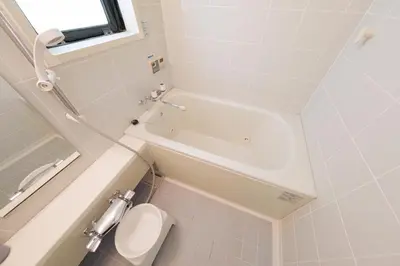 a bathroom with a tub and a toilet and a sink at Asakusa 2BR Apt Kitchen 8P \u6d45\u83492LDK \u30ad\u30c3\u30c1\u30f3\u4ed8 \u6700\u59278\u540d in Tokyo