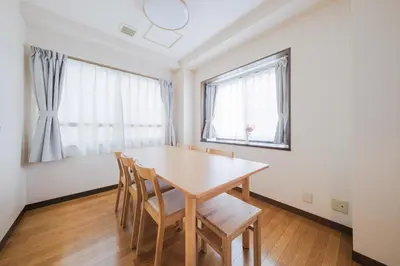 a dining room with a wooden table and chairs at Asakusa 2BR Apt Kitchen 8P \u6d45\u83492LDK \u30ad\u30c3\u30c1\u30f3\u4ed8 \u6700\u59278\u540d in Tokyo