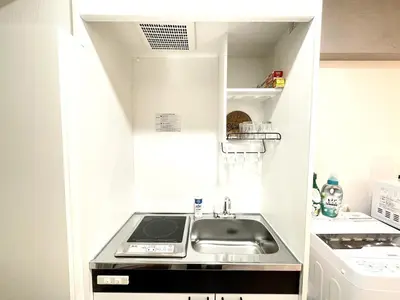 a small kitchen with a sink and a stove at Pet\u767e\u4eba\u753a1\u4e01\u76ee202 in Tokyo