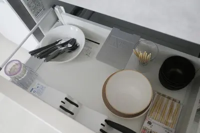 a bathroom counter with a sink with a mirror and utensils at \u30ea\u30cb\u30e5\u30fc\u30a2\u30eb\u6e08 \u4e0a\u91ce\u79cb\u8449\u539f\u8fd1\u304f\u6700\u59275\u4eba\u5bbf\u6cca\u53ef in Tokyo
