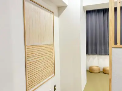 a door with a wooden window in a room at \u30af\u30ea\u30b9\u30bf\u30eb\u9ad8\u7530\u99ac\u5834 201 in Tokyo