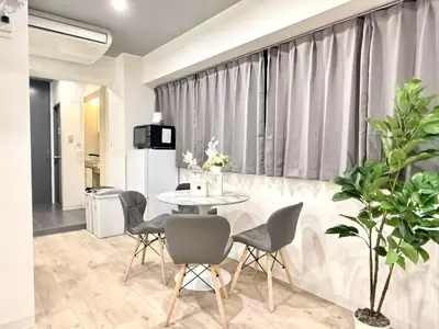 a dining room with a table and chairs at \u30af\u30ea\u30b9\u30bf\u30eb\u9ad8\u7530\u99ac\u5834 201 in Tokyo