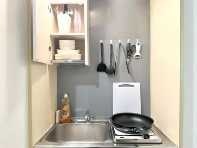 a kitchen sink with a frying pan and utensils at \u30af\u30ea\u30b9\u30bf\u30eb\u9ad8\u7530\u99ac\u5834 401 in Tokyo
