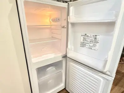 a white refrigerator with its door open with its door open at \u30af\u30ea\u30b9\u30bf\u30eb\u9ad8\u7530\u99ac\u5834 501 in Tokyo
