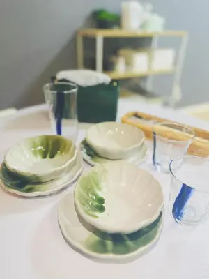 a group of plates and glasses sitting on a table at Shinjuku\u65b0\u5bbf\u516c\u5712 in Tokyo