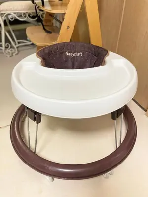 a white potty on a wooden stand in a room at \u671b\u6708\u30cf\u30a6\u30b9101 in Tokyo