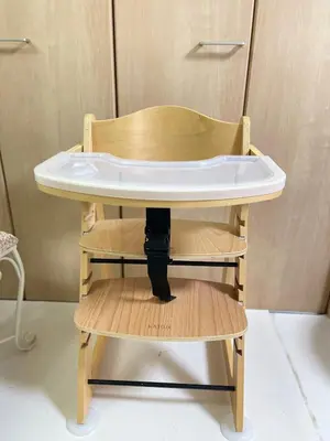 a high chair with a table on top of it at \u671b\u6708\u30cf\u30a6\u30b9101 in Tokyo