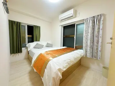 a bedroom with a bed and a window at Ueno Sakura Inn \u4e0a\u91ce\u516c\u56ed in Tokyo