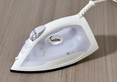 a white iron sitting on top of a table at ef\u6c60\u888b202 in Tokyo