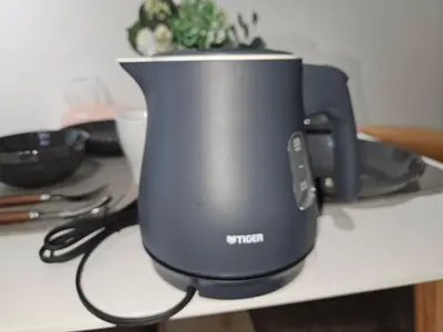 a mixer sitting on a table with a plant at \u30db\u30c6\u30eb\u30ec\u30b9\u30dd\u30ef\u30fc\u30eb305 in Tokyo