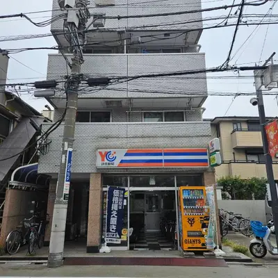 a store front of a building on a street at \u30db\u30c6\u30eb\u30ec\u30b9\u30dd\u30ef\u30fc\u30eb305 in Tokyo