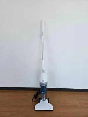 a white lamp sitting on top of a floor at \u30db\u30c6\u30eb\u30ec\u30b9\u30dd\u30ef\u30fc\u30eb405 in Tokyo