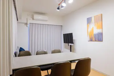a conference room with a table and chairs at \u30d7\u30e9\u30c1\u30ca\u30b3\u30fc\u30c8\u5357\u9ebb\u5e03 in Tokyo